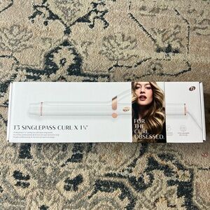 [NIB] T3 SinglePass Curling Iron 1 1/4" (1.25 inch) in White and Rose Gold